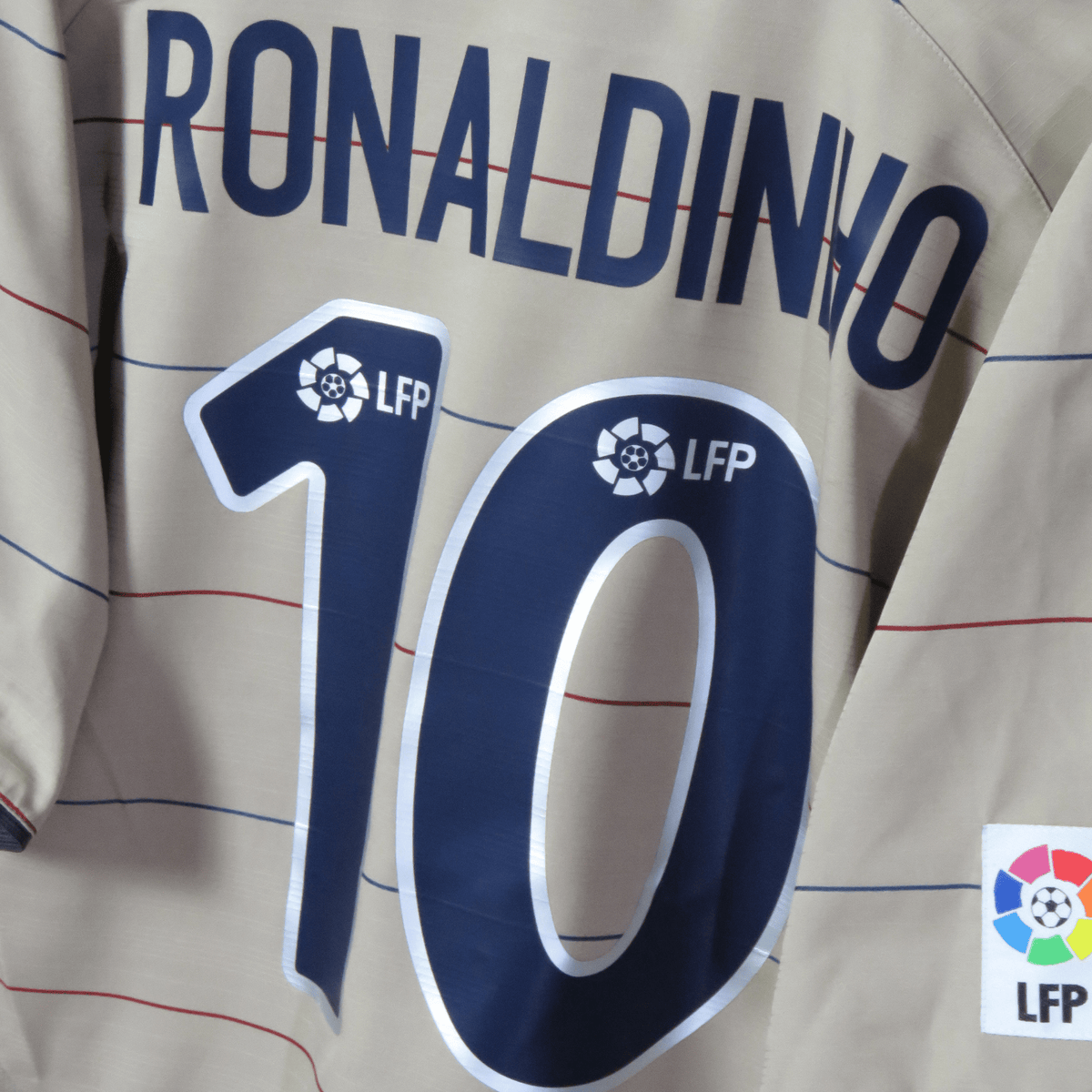 Retro FC Barcelona 2003-2004 Away football jersey by Nike, Ronaldinho 10, size L | Nostalgic Football Shirts