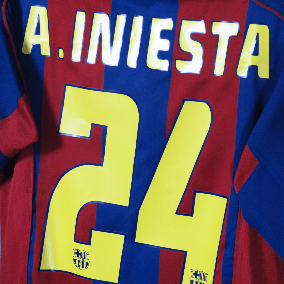 Retro FC Barcelona 2004-2005 Home football jersey by Nike, Iniesta 24, size S | Nostalgic Football Shirts