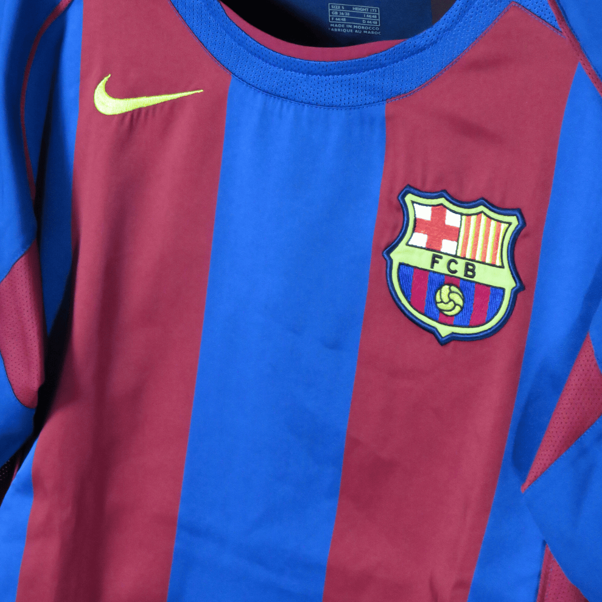 Original FC Barcelona 2004-2005 Home football shirt, size S, Iniesta 24 | Nostalgic Football Shirts