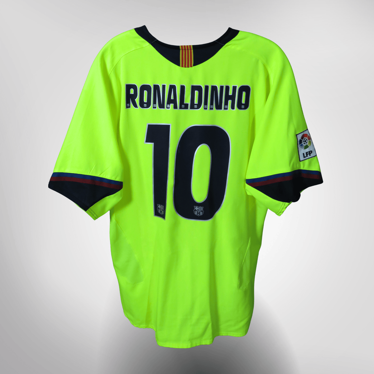Vintage FC Barcelona 2005-2006 Away football shirt with Ronaldinho 10 print, size XL | Nostalgic Football Shirts