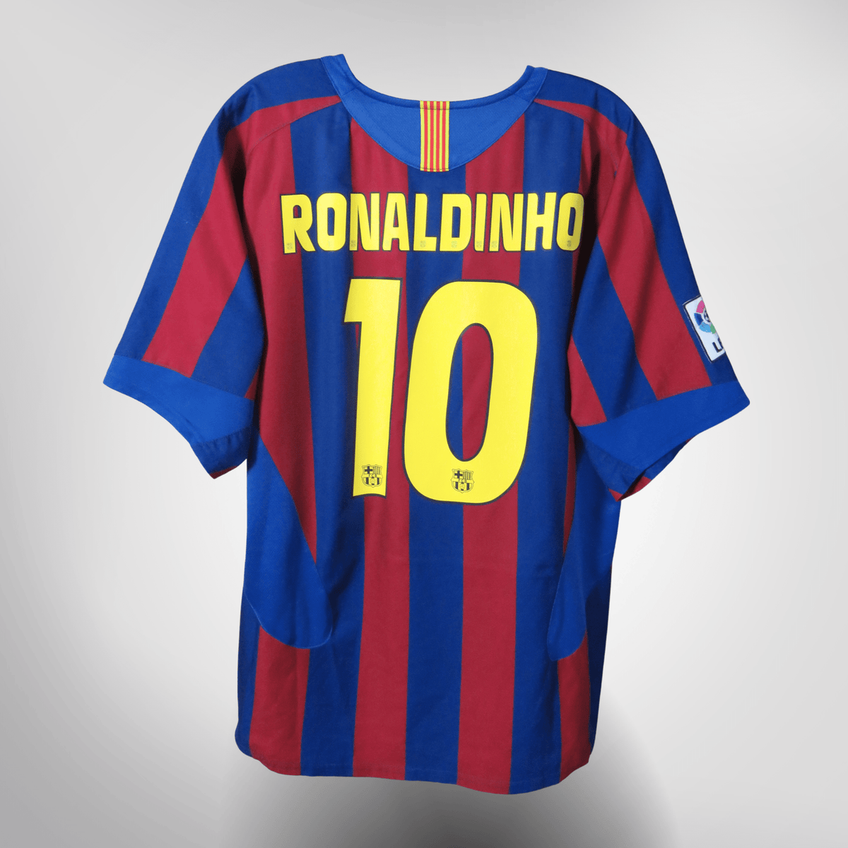 Vintage FC Barcelona 2005-2006 Home football shirt with Ronaldinho 10 print, size L | Nostalgic Football Shirts