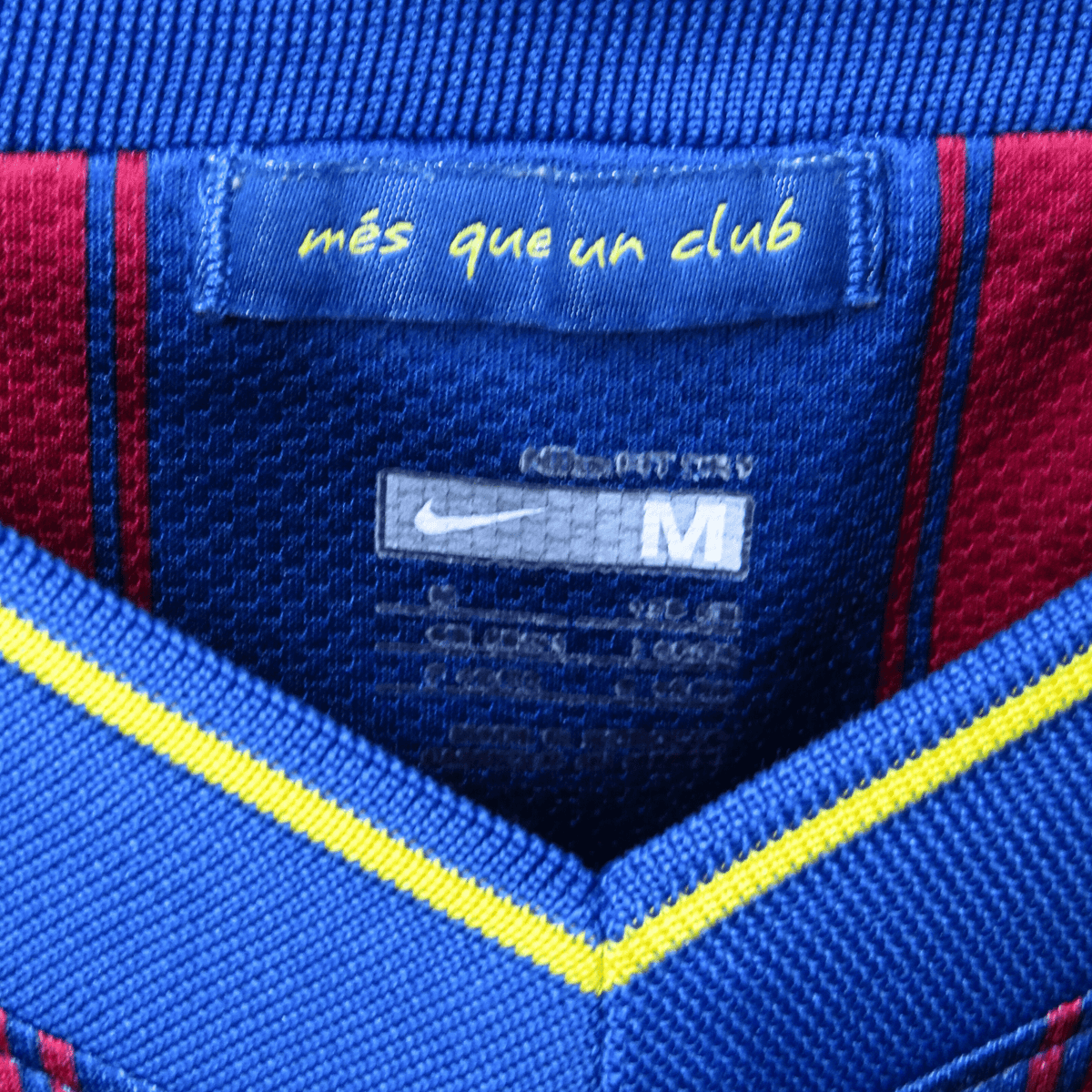 Vintage FC Barcelona 2009-2010 Home football shirt with Messi 10 print, size M | Nostalgic Football Shirts