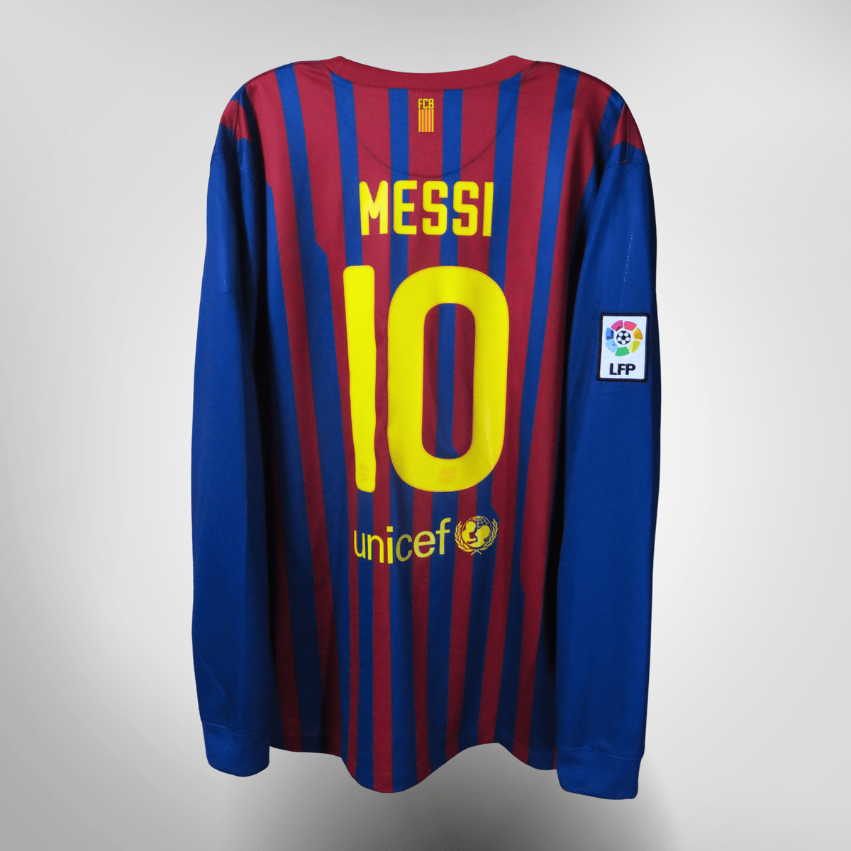 Vintage FC Barcelona 2011-2012 Home longsleeve football shirt with Messi 10 print, size XL | Nostalgic Football Shirts