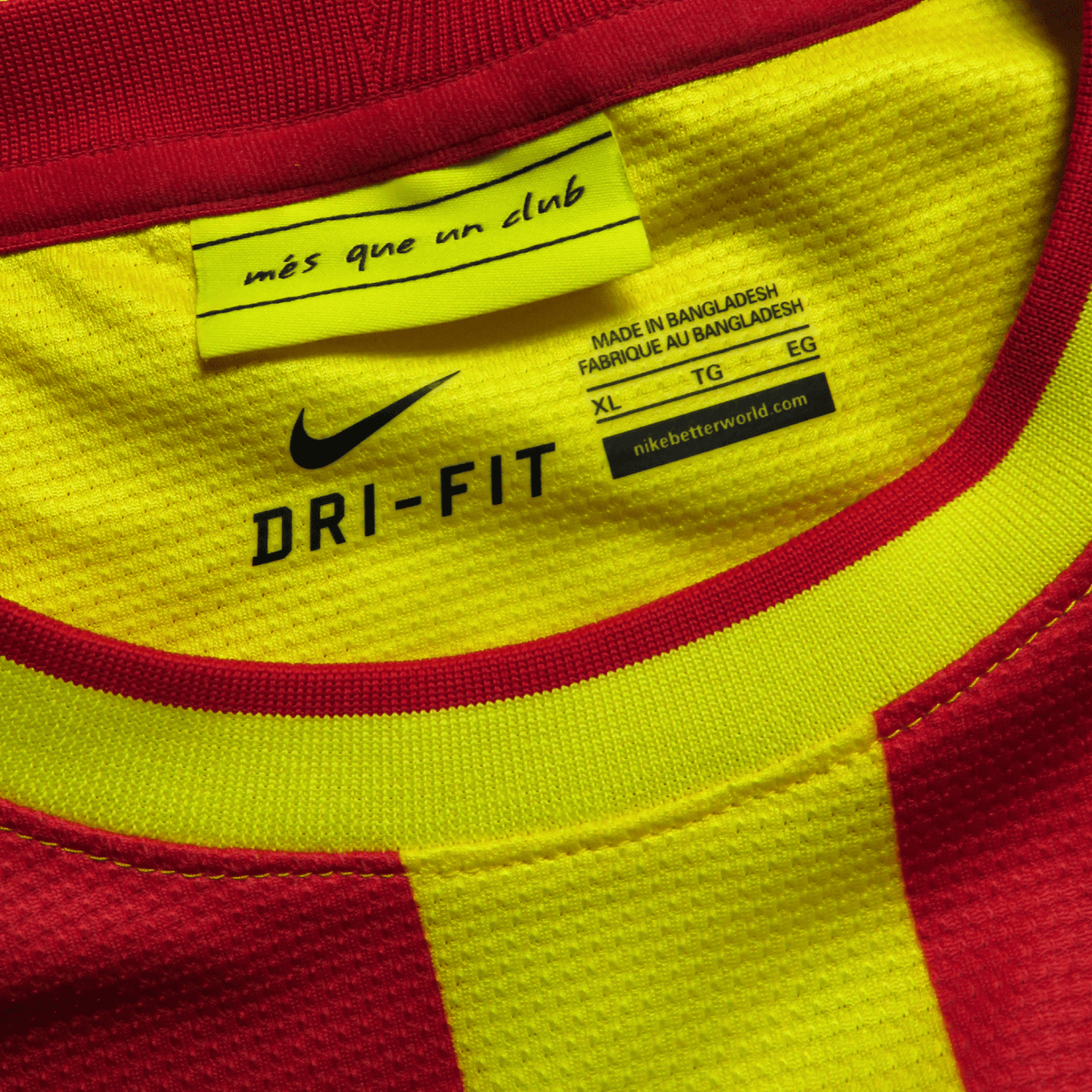 Authentic Nike FC Barcelona 2013-2014 Away shirt, Messi 10 on the back, size XL, brand new with tags | Nostalgic Football Shirts