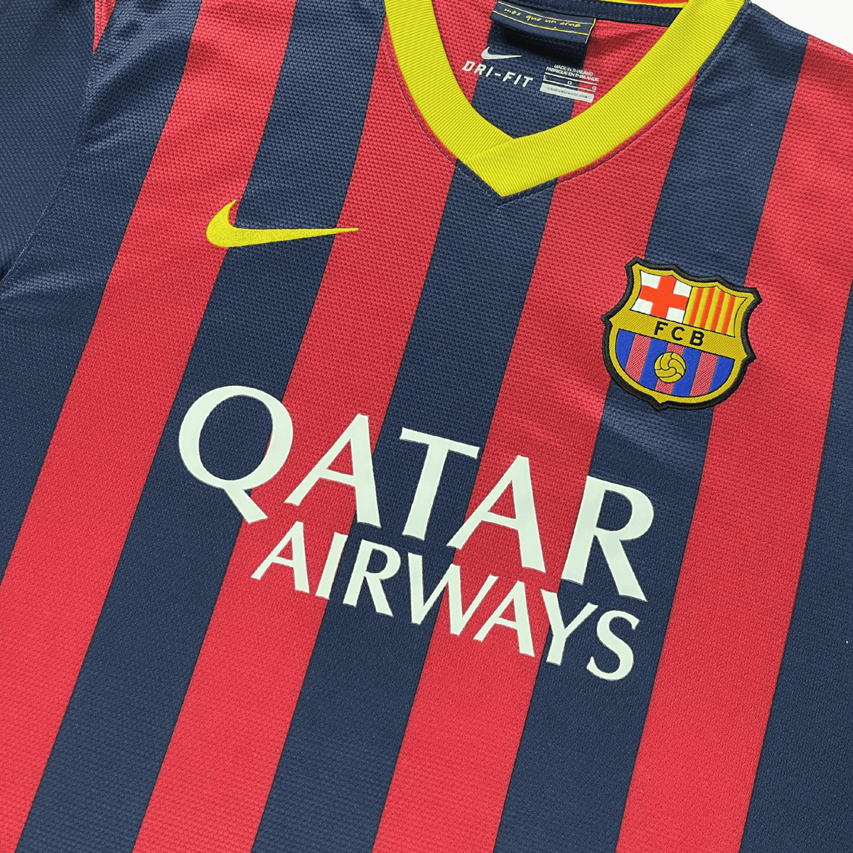 Retro FC Barcelona 2013-2014 Home football jersey by Nike, Iniesta 8, size L, product code 532822-413 | Nostalgic Football Shirts