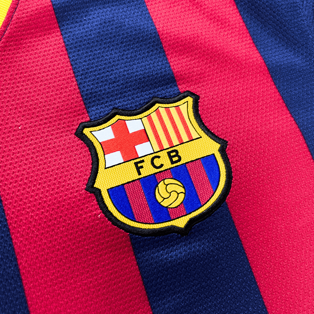 Vintage FC Barcelona 2013-2014 Home football shirt with Messi 10 print, size M | Nostalgic Football Shirts