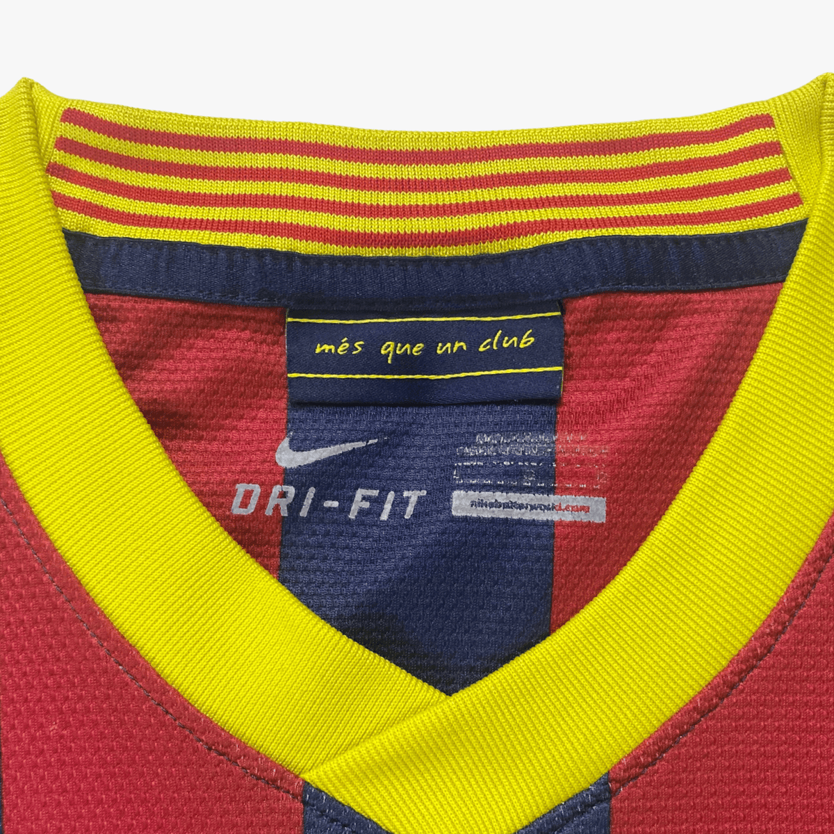 Authentic Nike FC Barcelona 2013-2014 Home shirt, Neymar Jr 11 on the back, size L, product code 532822-413 | Nostalgic Football Shirts