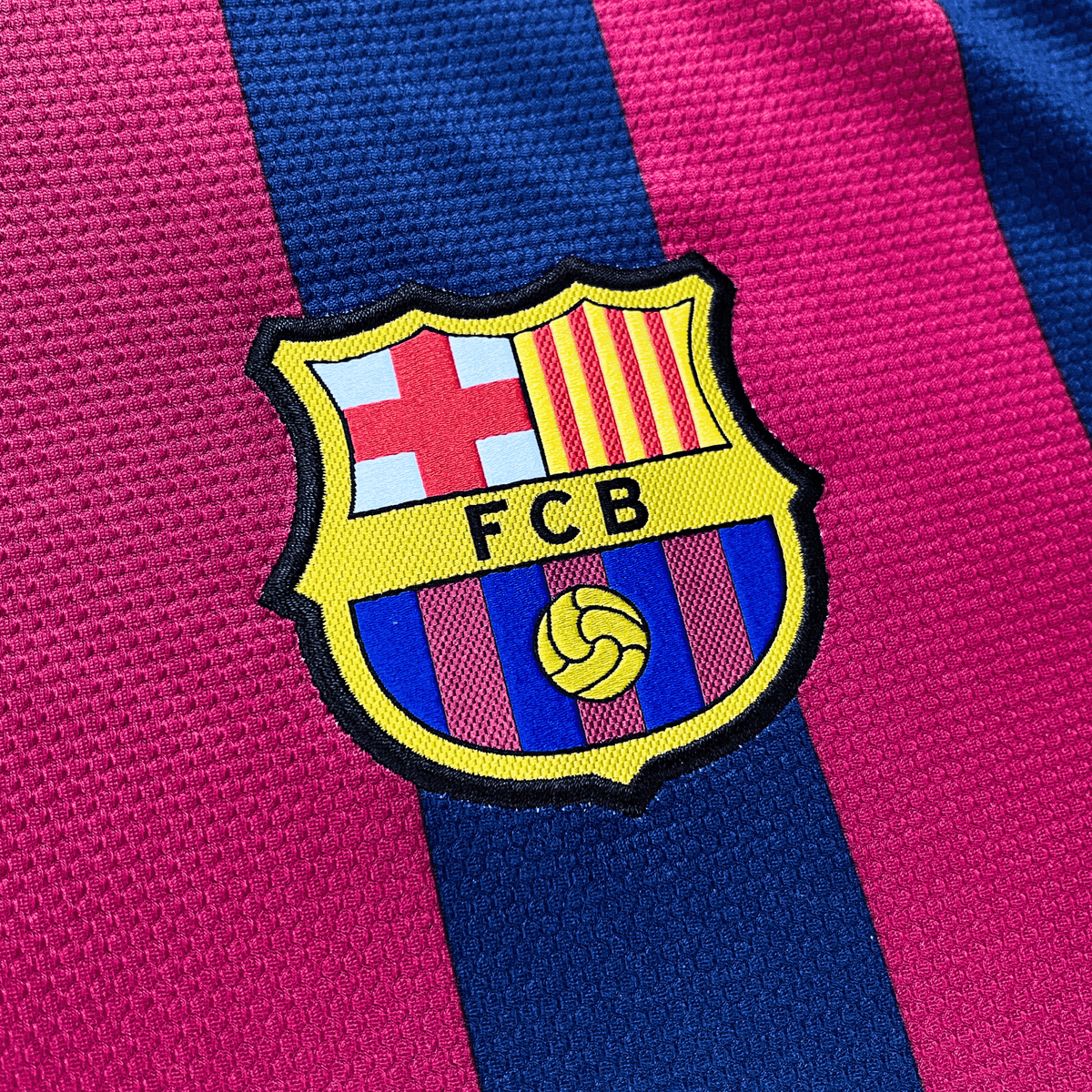 Vintage FC Barcelona 2013-2014 Home football shirt with Xavi 6 print, size M | Nostalgic Football Shirts