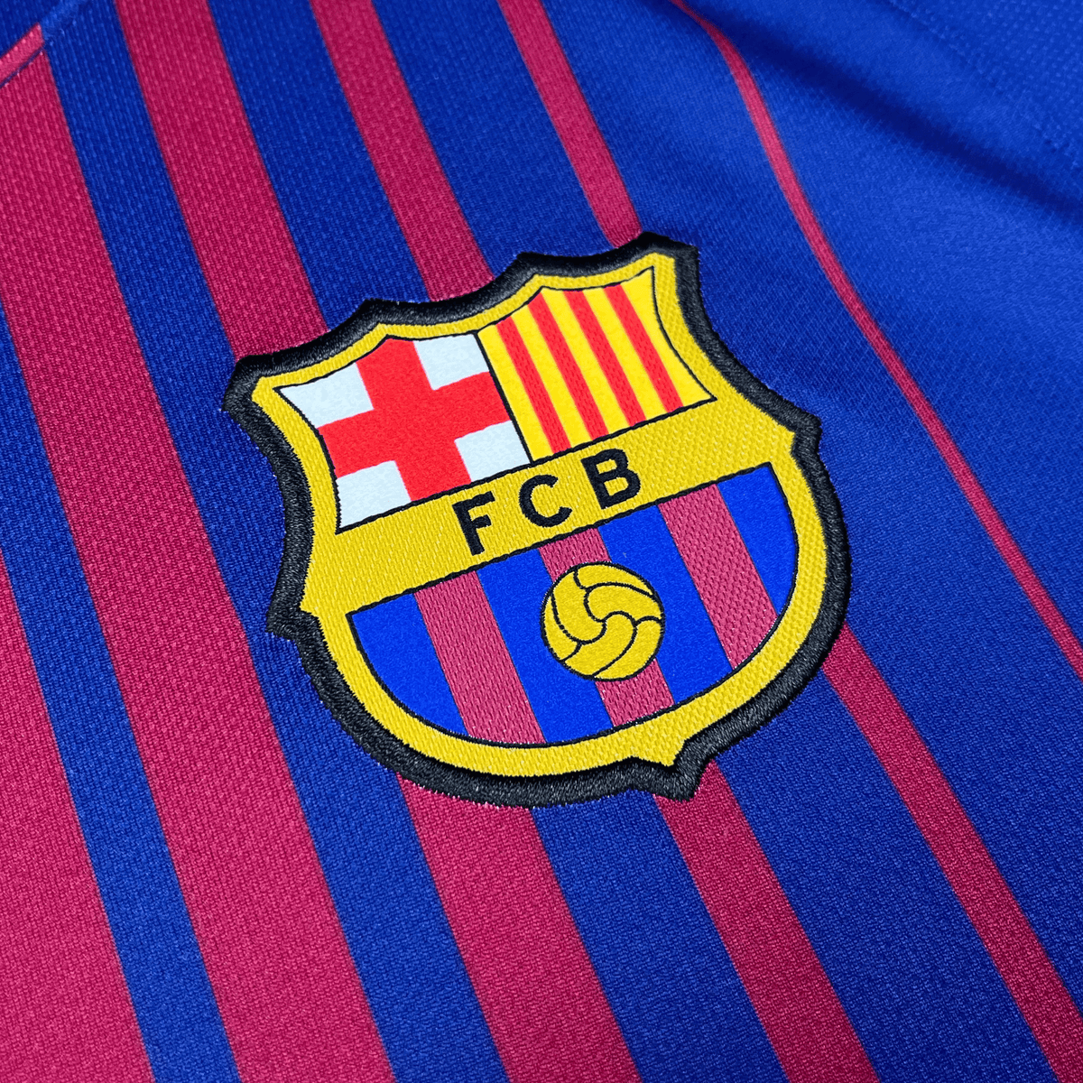 Vintage FC Barcelona 2017-2018 Home football shirt with Messi 10 print, size S | Nostalgic Football Shirts