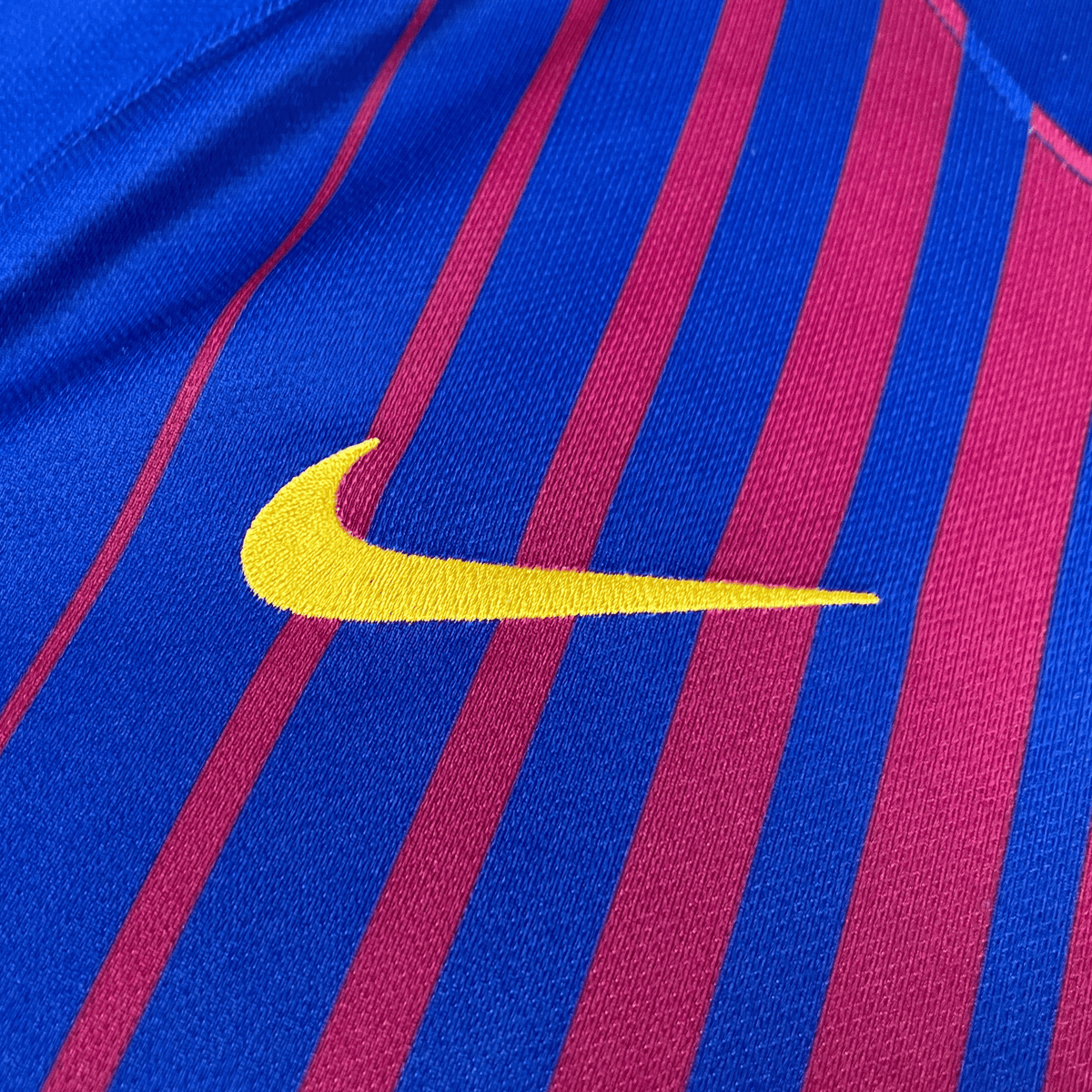 Authentic Nike FC Barcelona 2017-2018 Home shirt, Messi 10 on the back, size S | Nostalgic Football Shirts