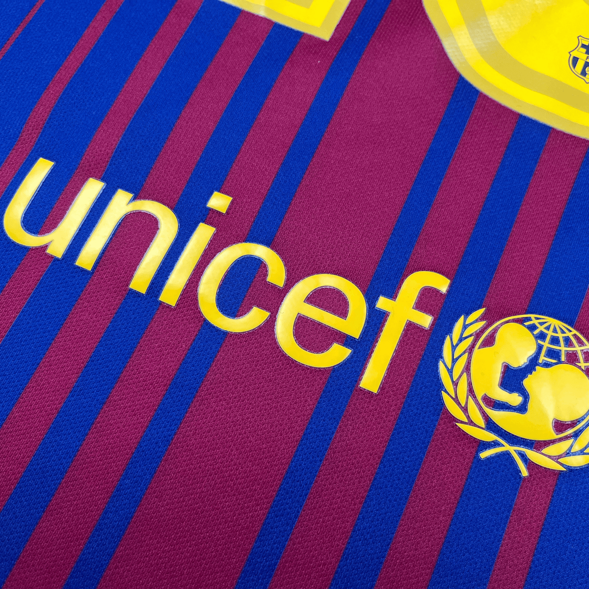 Vintage FC Barcelona 2017-2018 Home football shirt with Messi 10 print, size S | Nostalgic Football Shirts