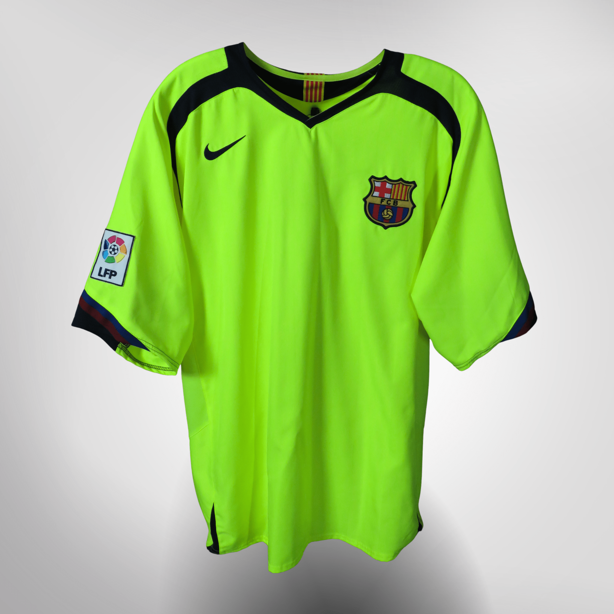 FC Barcelona 2005-06 Away Ronaldinho #10 Shirt XL