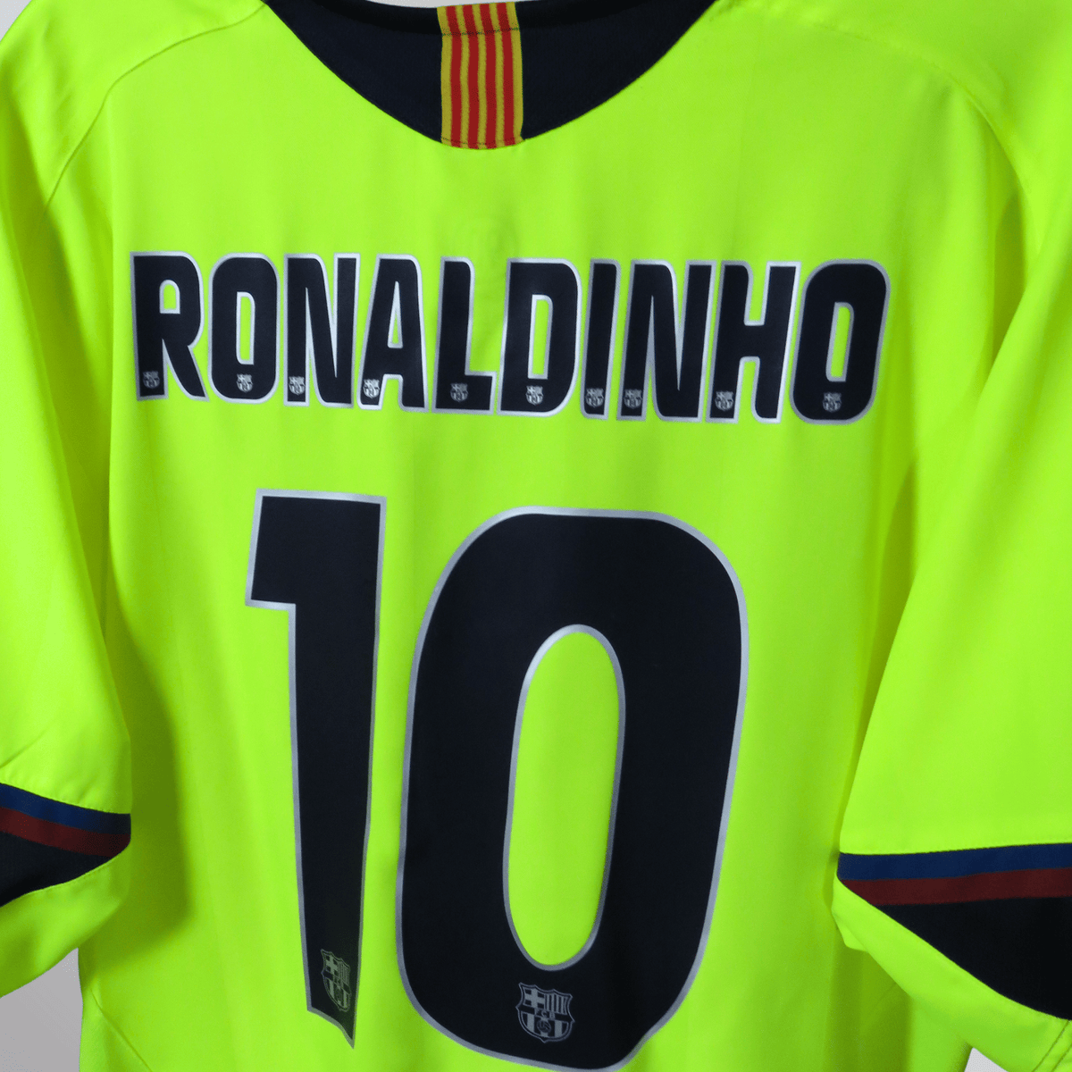 FC Barcelona 2005-06 Away Ronaldinho #10 Shirt XL