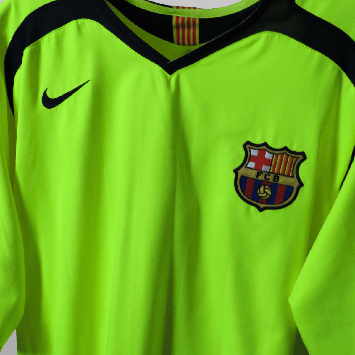 FC Barcelona 2005-06 Away Ronaldinho #10 Shirt XL