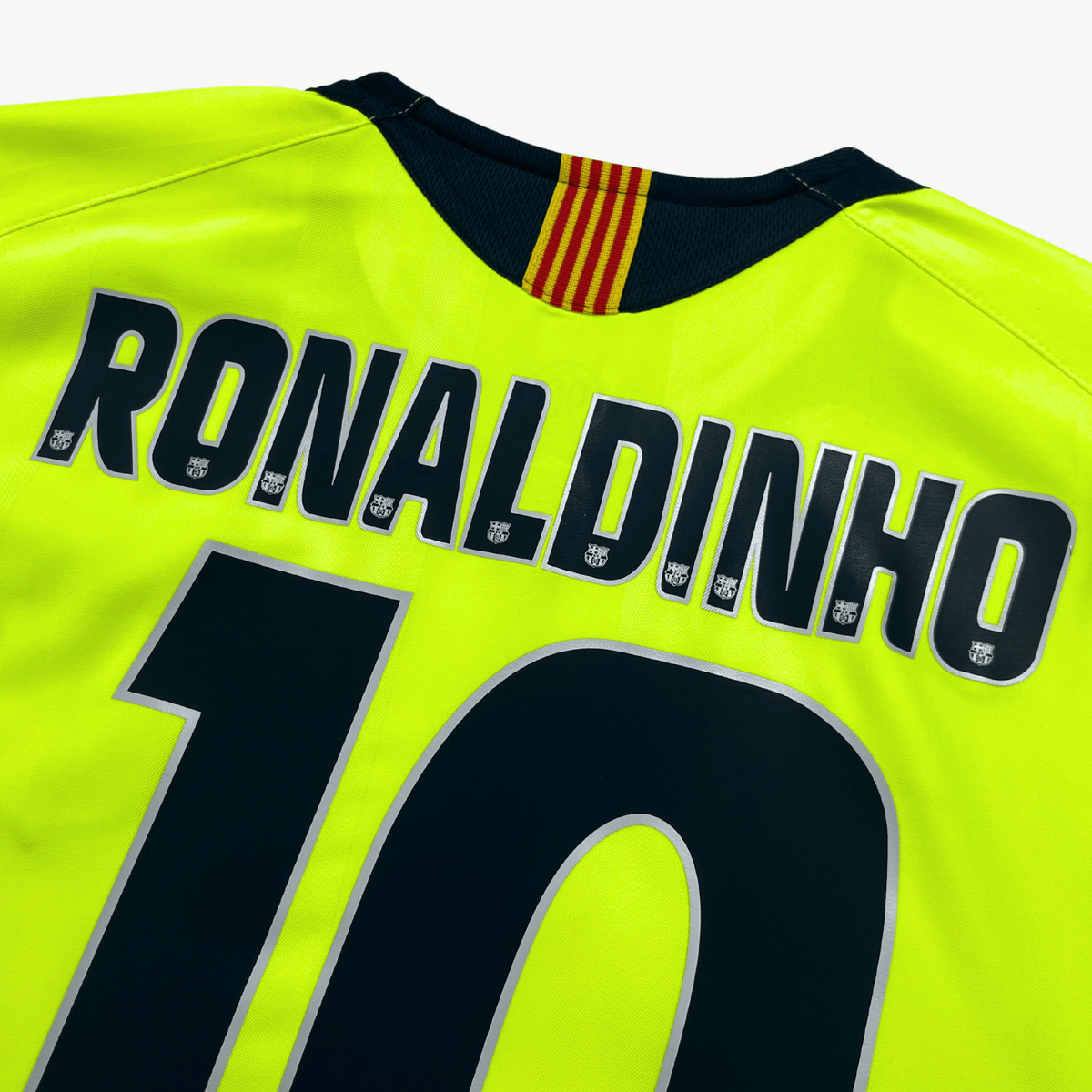 FC Barcelona 2005-06 Away Ronaldinho #10 Shirt M