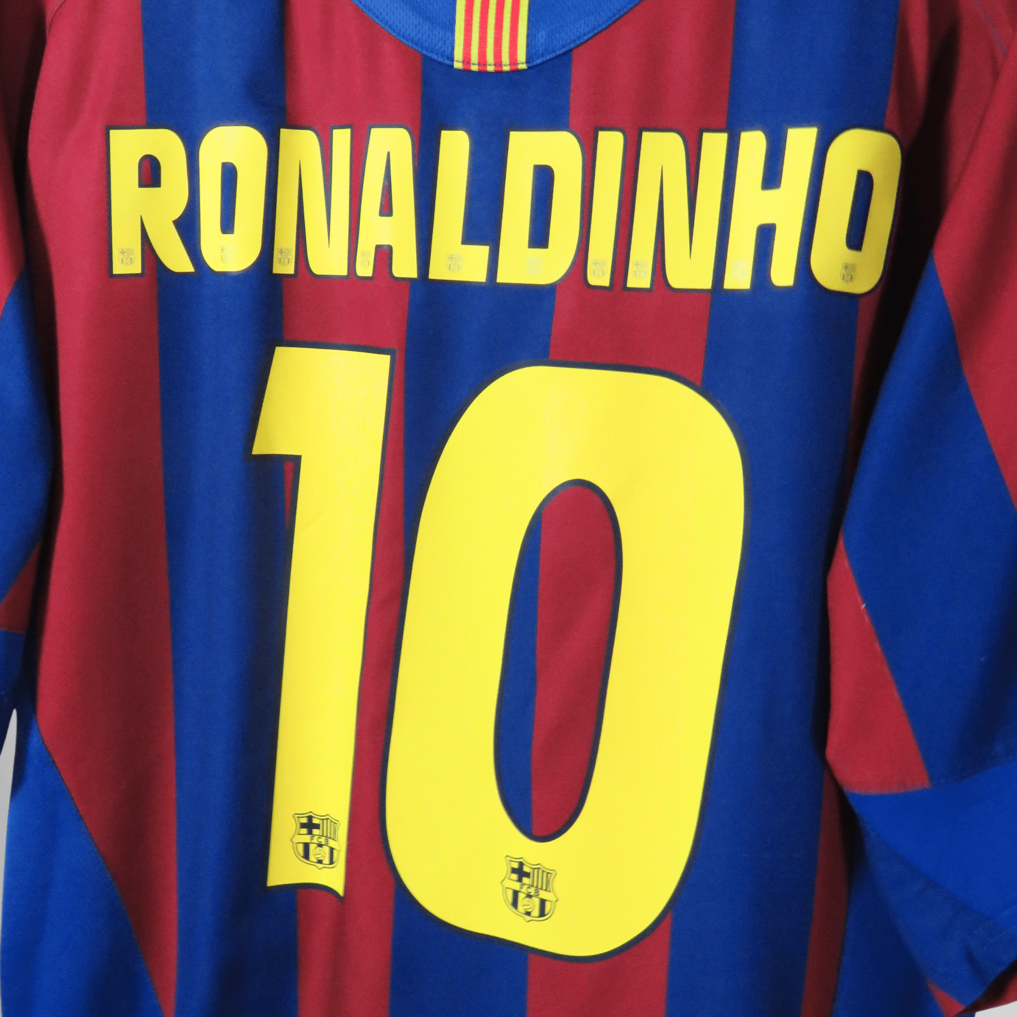 FC Barcelona 2005-06 Home Ronaldinho #10 Shirt L