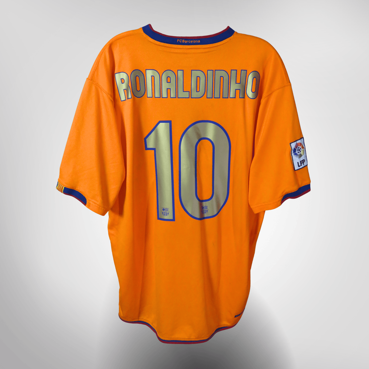 FC Barcelona 2006-07 Away Ronaldinho #10 Shirt XL