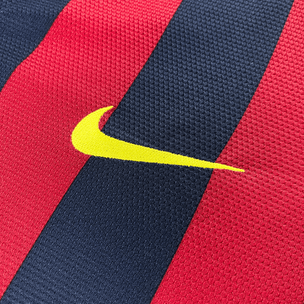 FC Barcelona 2013-14 Home Xavi #6 Shirt M