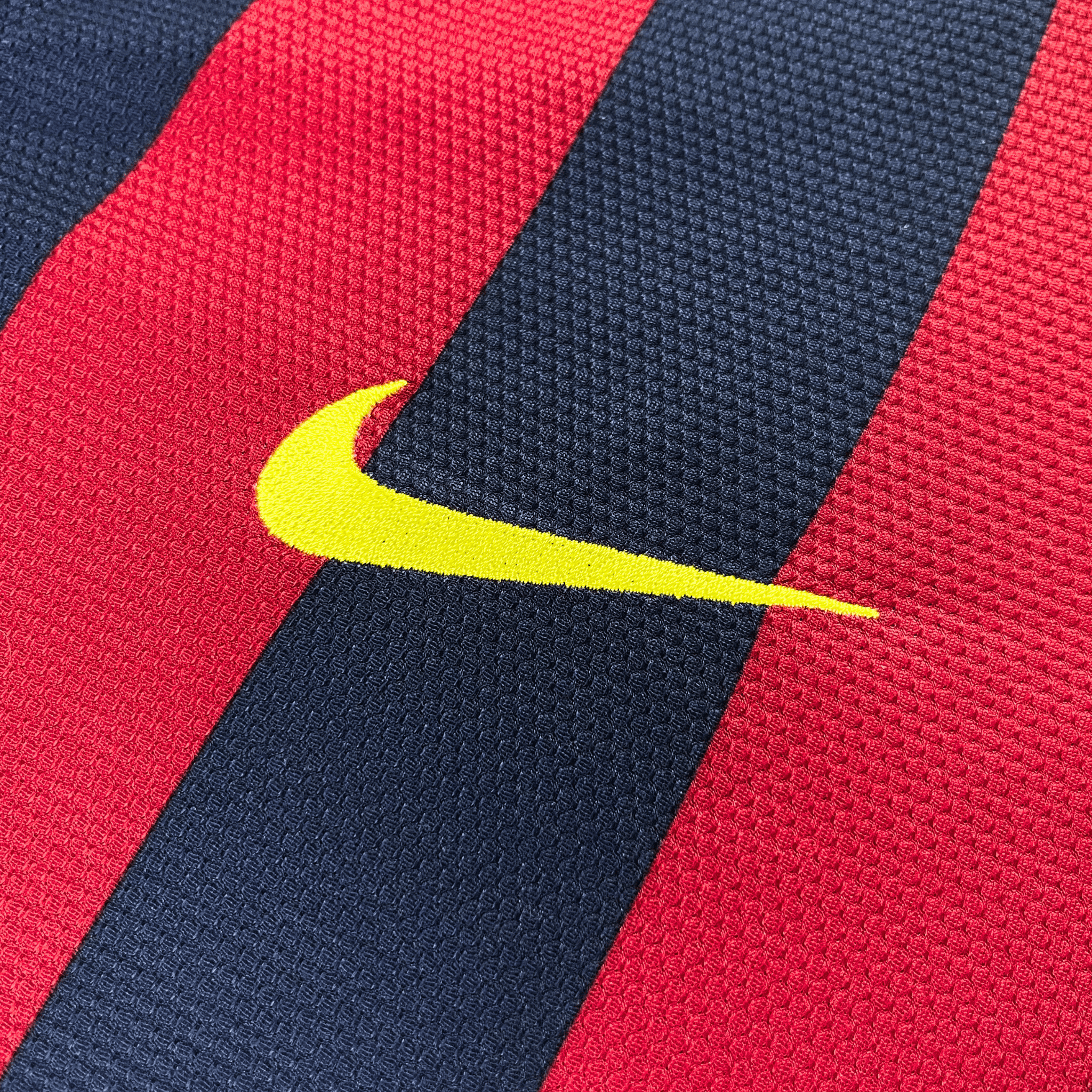 FC Barcelona 2013-14 Home Xavi #6 Shirt M
