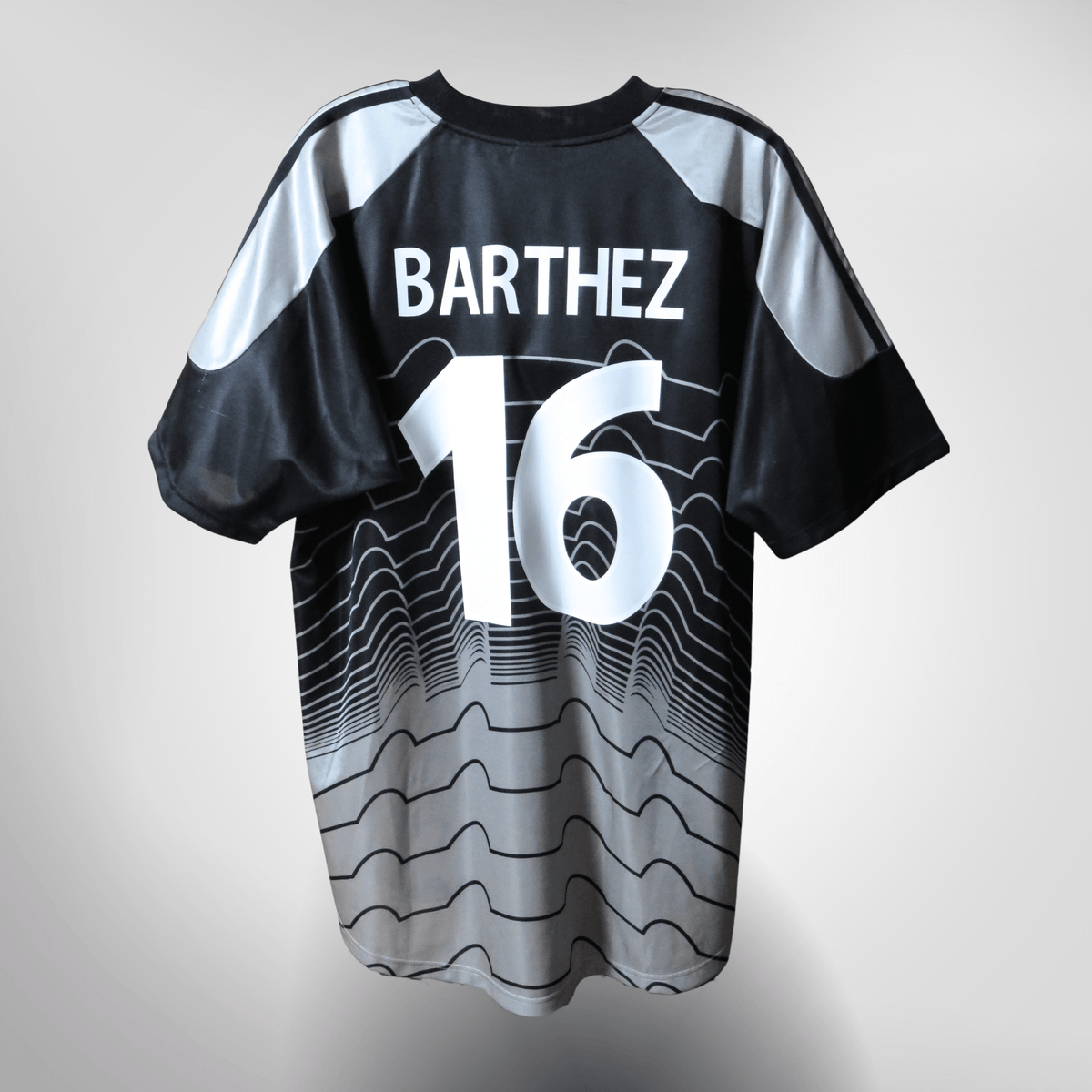 Vintage France 2000-2002 Goalkeeper football shirt with Barthez 16 print, size L | Nostalgic Football Shirts