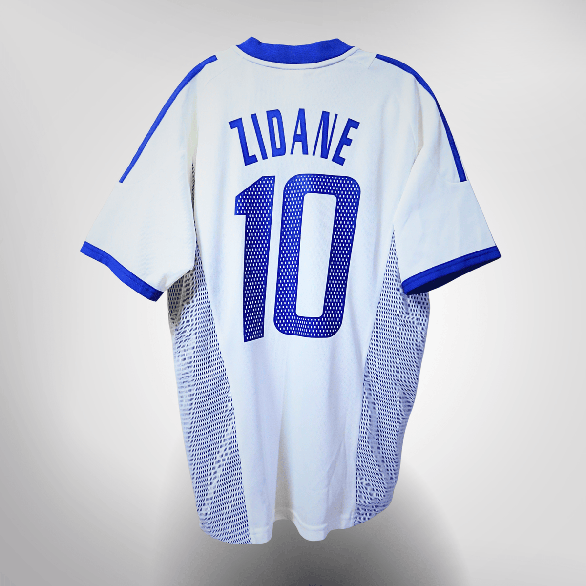 Vintage France 2002-2004 Away football shirt with Zidane 10 print, size M, product code 298737 | Nostalgic Football Shirts