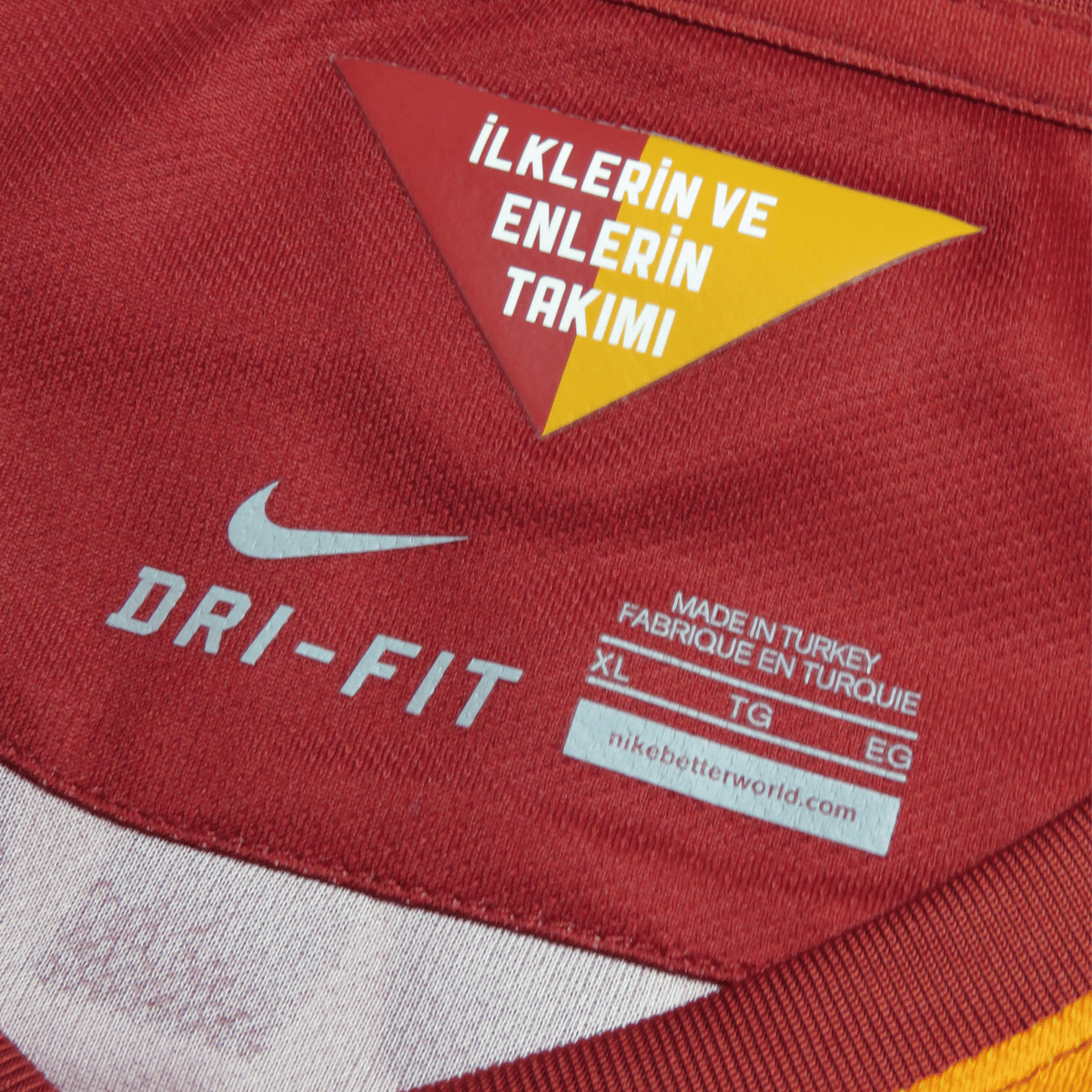 Vintage Galatasaray 2014-2015 Home longsleeve football shirt with Sneijder 10 print, size XL | Nostalgic Football Shirts