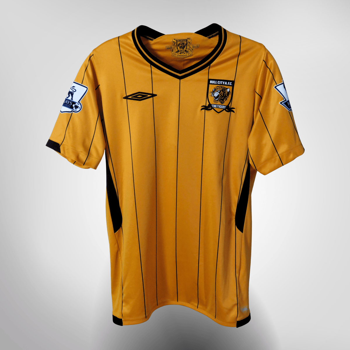 Authentic Umbro Hull City 2009-2010 Home shirt, Vennegoor of Hesselink 29 on the back, size S | Nostalgic Football Shirts