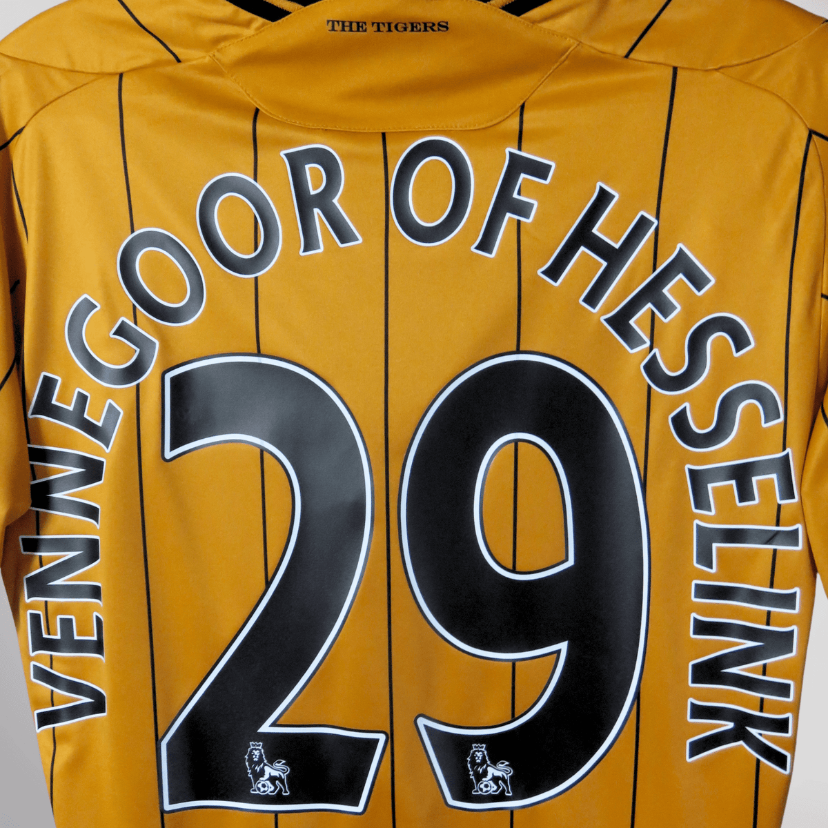 Retro Hull City 2009-2010 Home football jersey by Umbro, Vennegoor of Hesselink 29, size S | Nostalgic Football Shirts