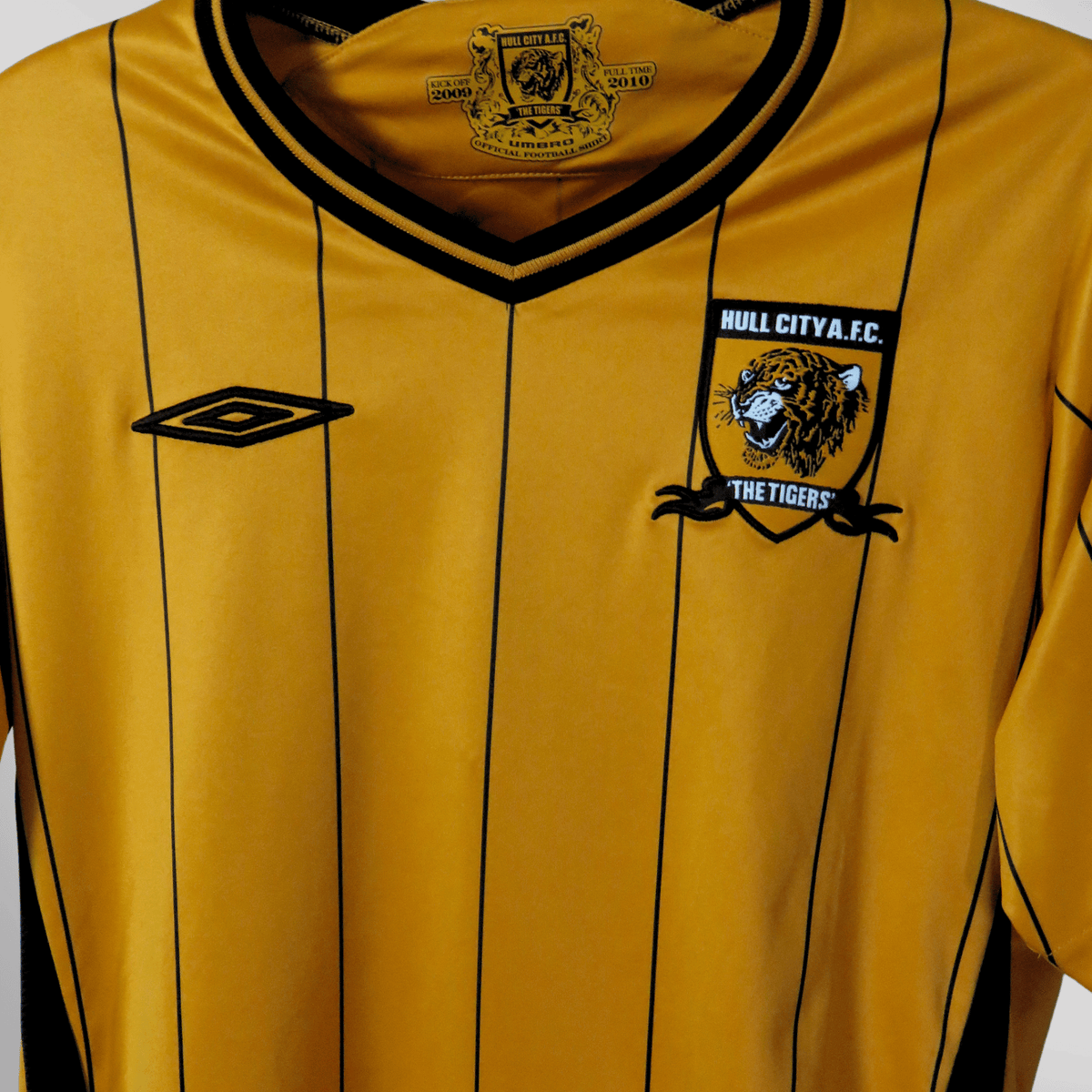 Original Hull City 2009-2010 Home football shirt, size S, Vennegoor of Hesselink 29 | Nostalgic Football Shirts