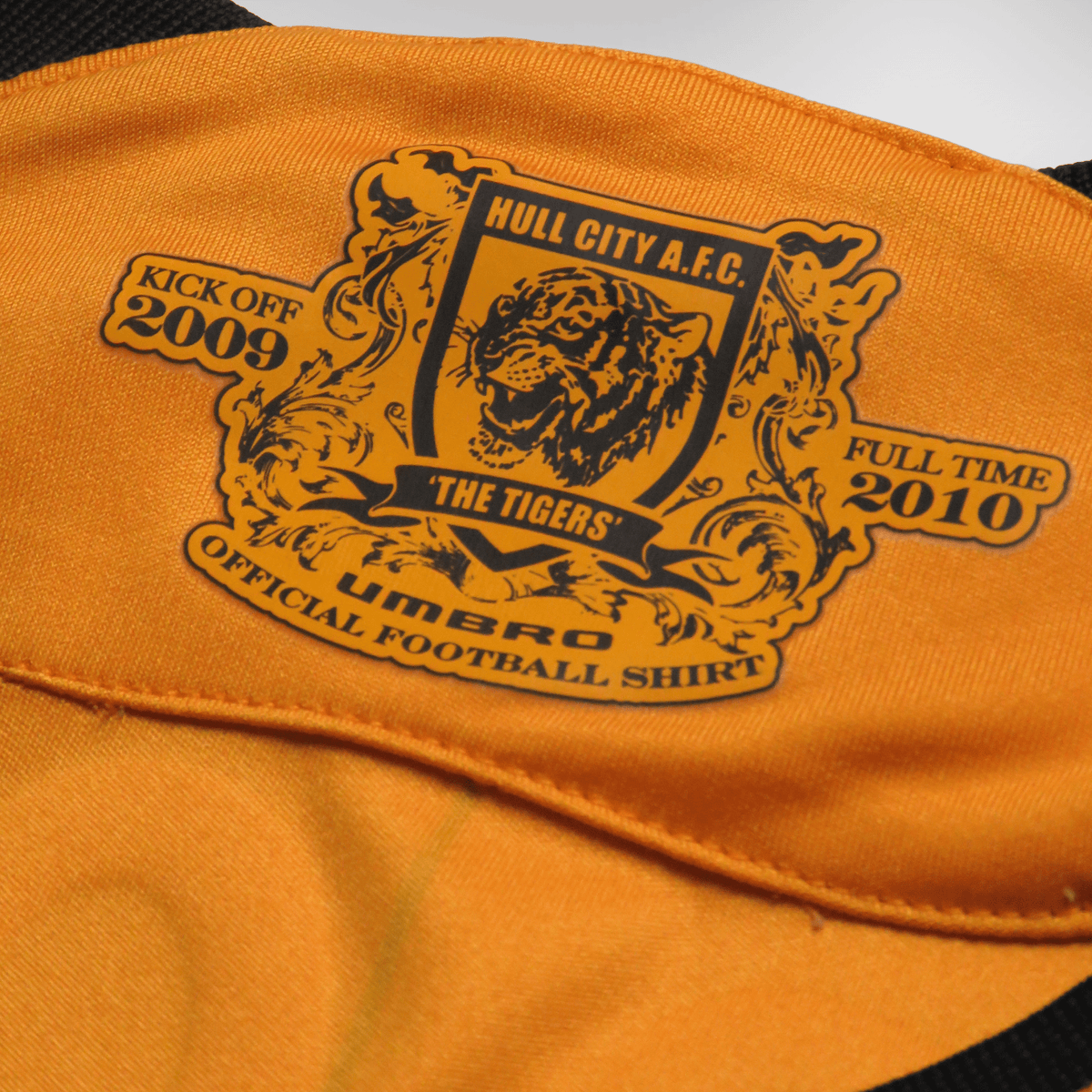 Vintage Hull City 2009-2010 Home football shirt with Vennegoor of Hesselink 29 print, size S | Nostalgic Football Shirts