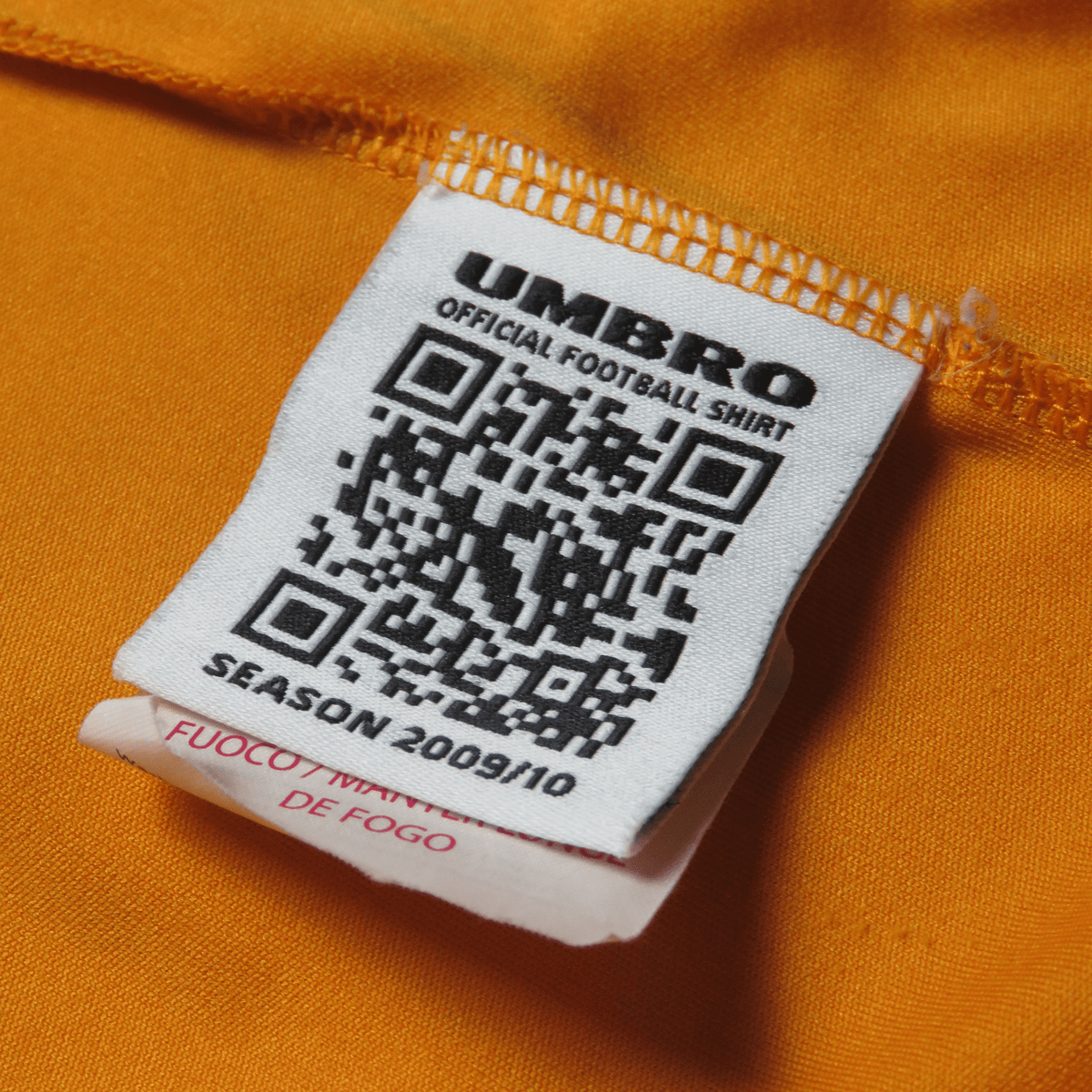 Retro Hull City 2009-2010 Home football jersey by Umbro, Vennegoor of Hesselink 29, size S | Nostalgic Football Shirts