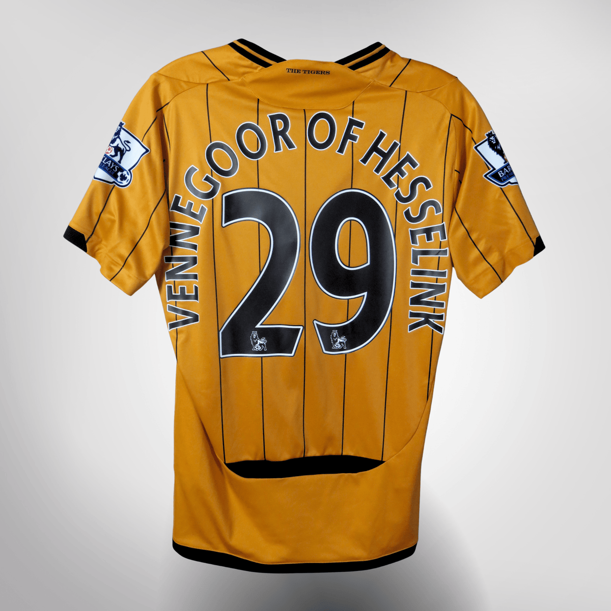 Vintage Hull City 2009-2010 Home football shirt with Vennegoor of Hesselink 29 print, size S | Nostalgic Football Shirts