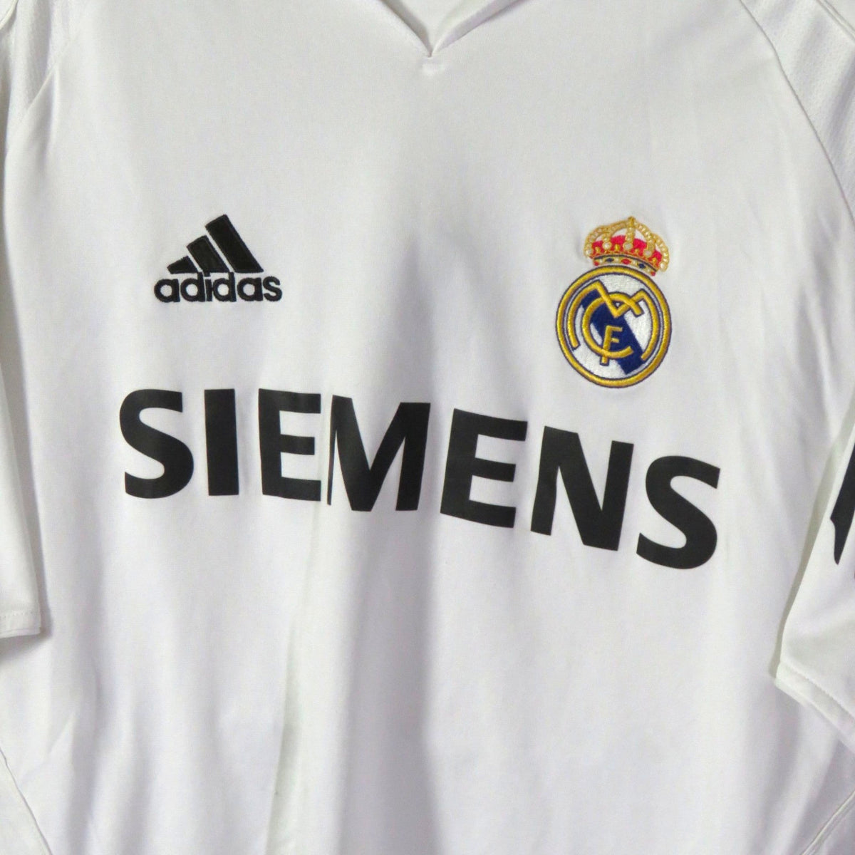 Original Real Madrid 2005-2006 Home football shirt, size M, Beckham 23, product code 109879 | Nostalgic Football Shirts