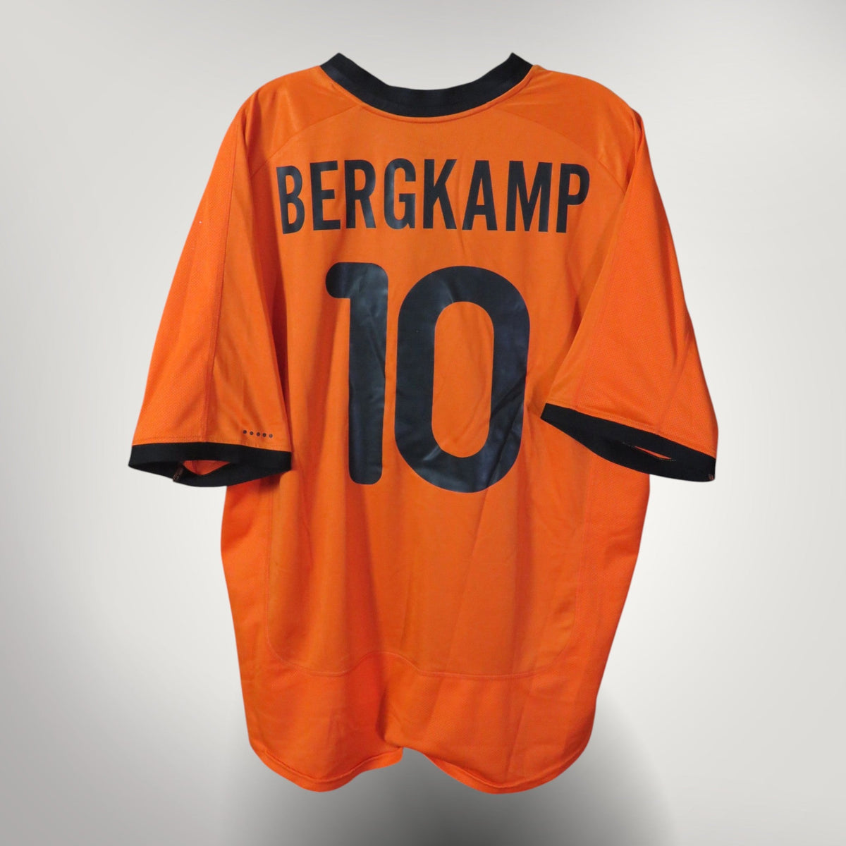Vintage Netherlands 2000-2002 Home football shirt with Bergkamp 10 print, size XXL | Nostalgic Football Shirts