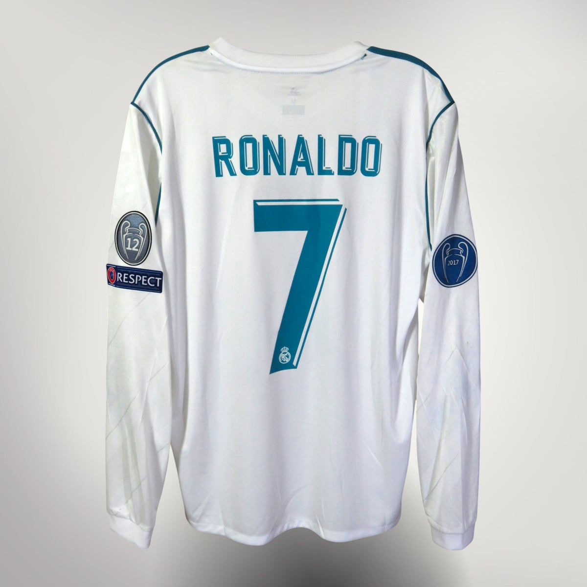 Vintage Real Madrid 2017-2018 Home longsleeve football shirt with Ronaldo 7 print, size M, product code B31106 | Nostalgic Football Shirts
