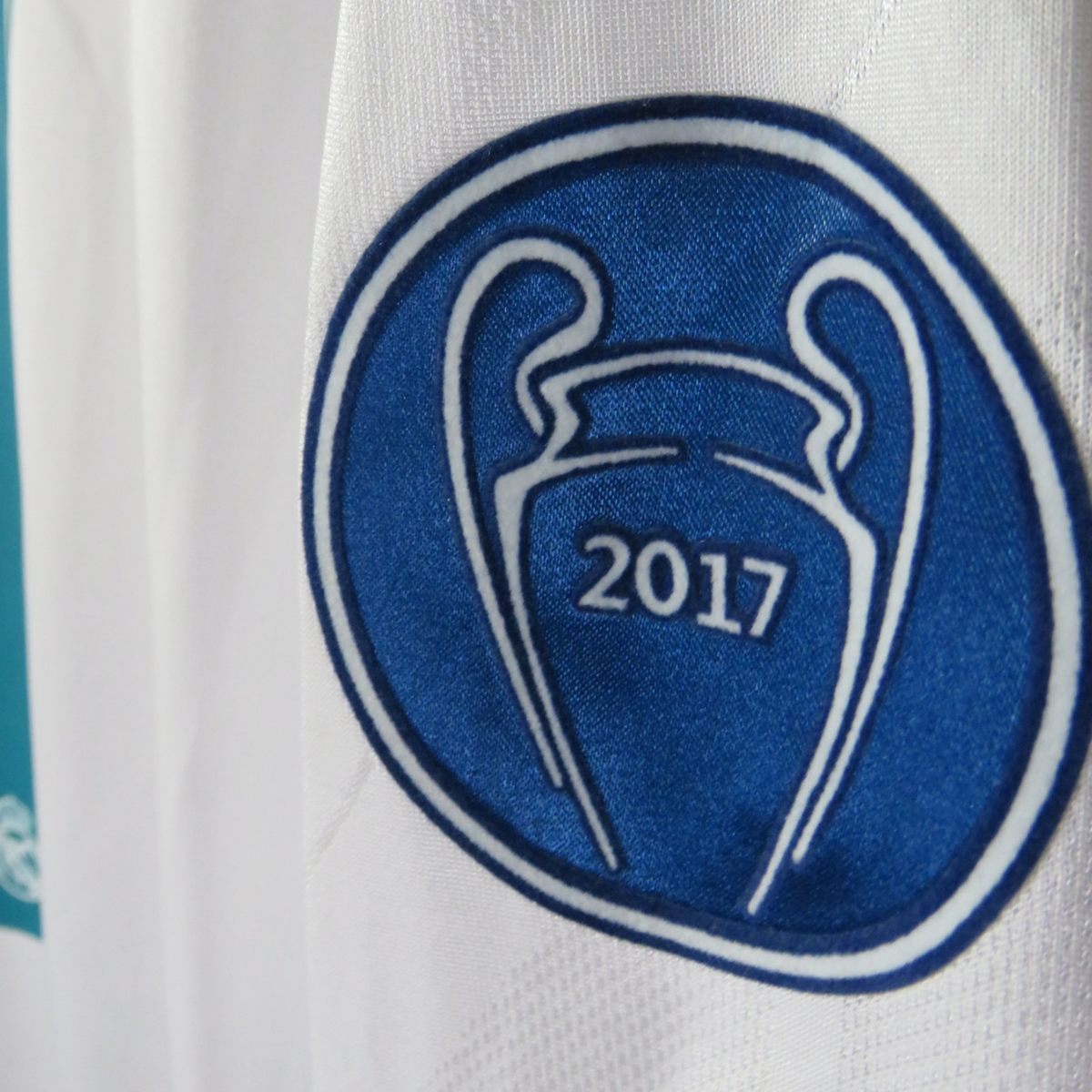Original Real Madrid 2017-2018 Home longsleeve football shirt, size M, Ronaldo 7, product code B31106 | Nostalgic Football Shirts