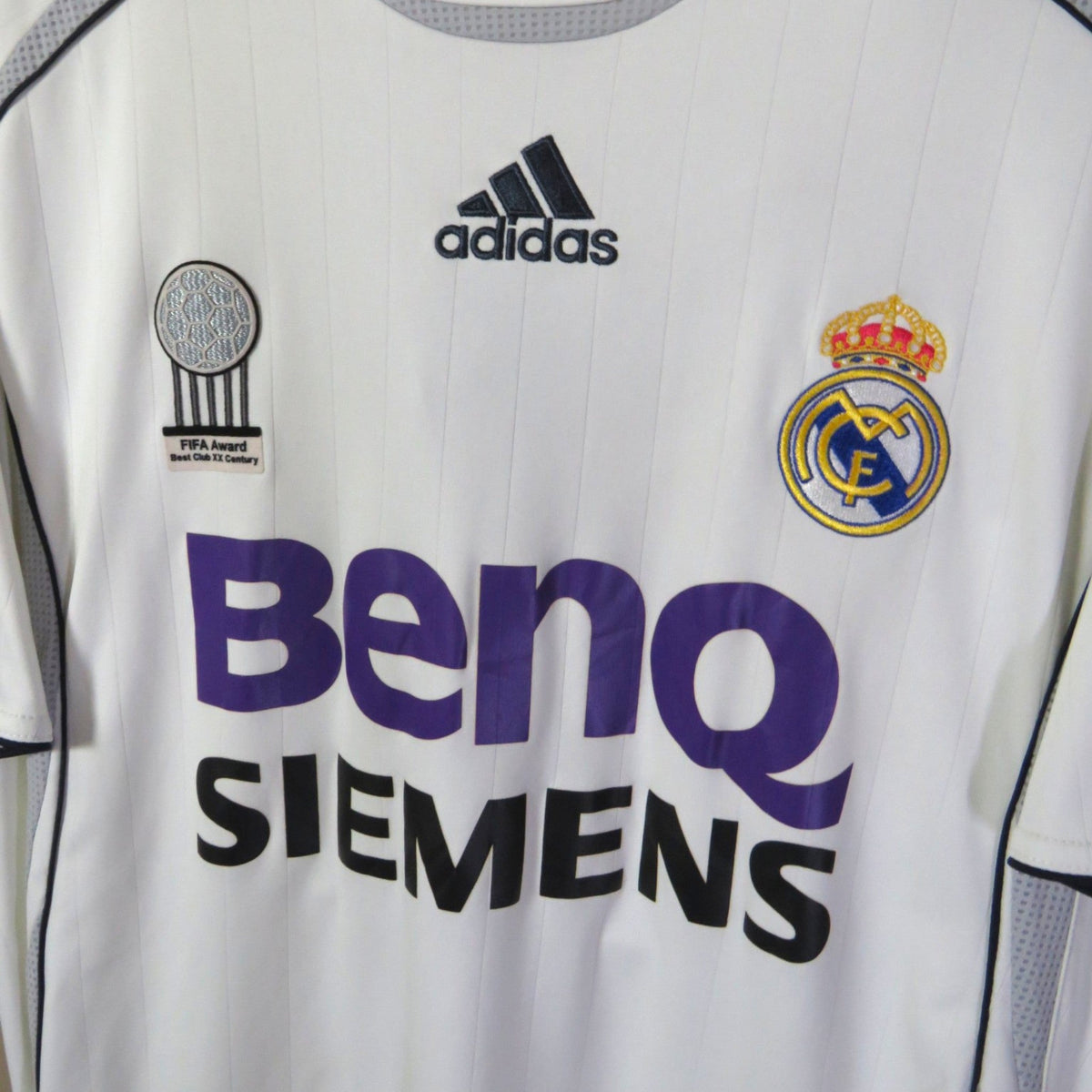 Vintage Real Madrid 2006-2007 Home football shirt with Guti 14 print, size M, product code 060879 | Nostalgic Football Shirts
