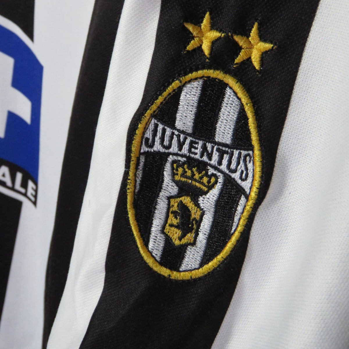 Vintage Juventus 1998-1999 Home football shirt with Zidane 21 print, size L | Nostalgic Football Shirts