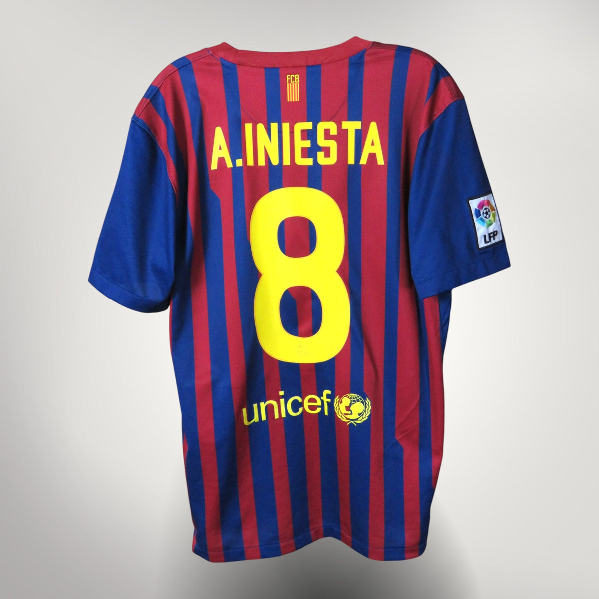FC Barcelona 2011-12 Home Iniesta #8 Shirt M