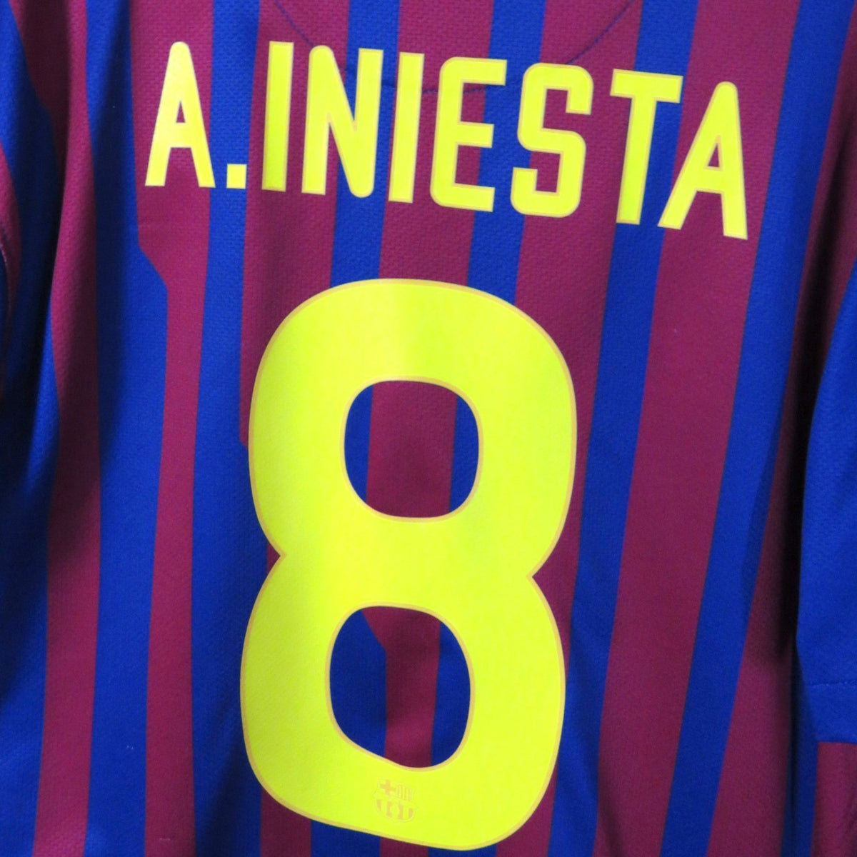 FC Barcelona 2011-12 Home Iniesta #8 Shirt M