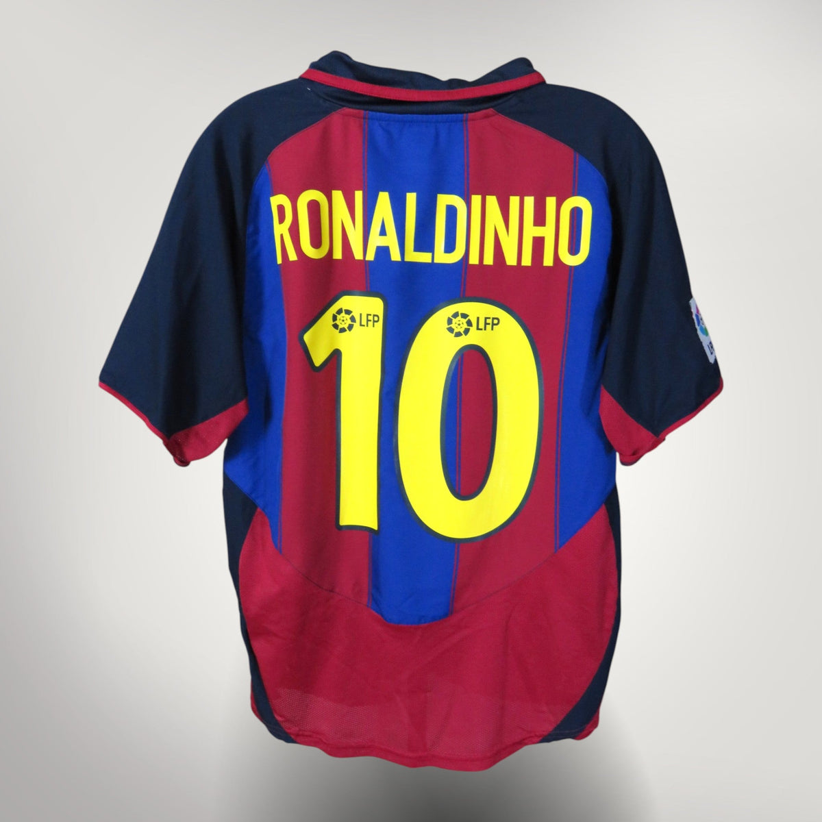FC Barcelona 2003-04 Home Ronaldinho #10 Shirt S