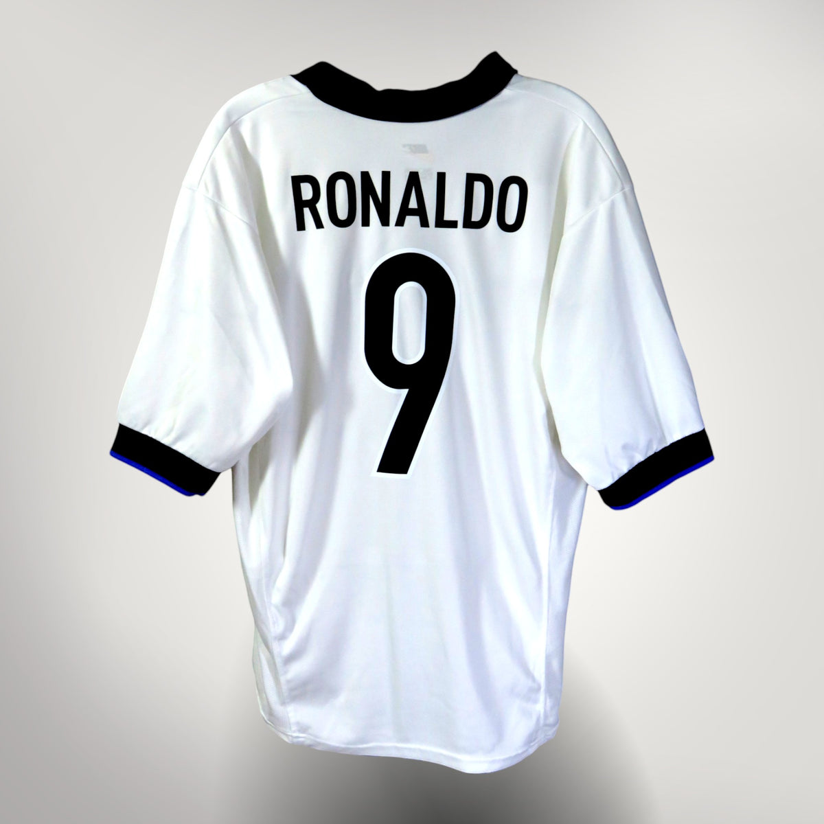 Vintage Inter Milan 1998-1999 Away football shirt with Ronaldo 9 print, size M | Nostalgic Football Shirts