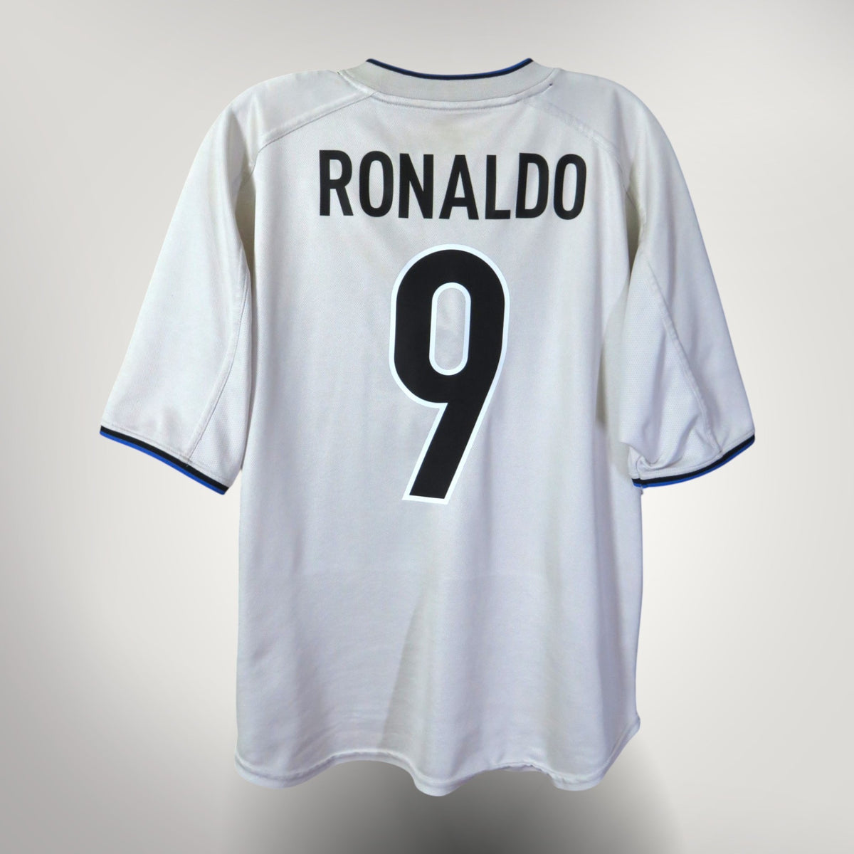 Vintage Inter Milan 1999-2000 Away football shirt with Ronaldo 9 print, size M | Nostalgic Football Shirts