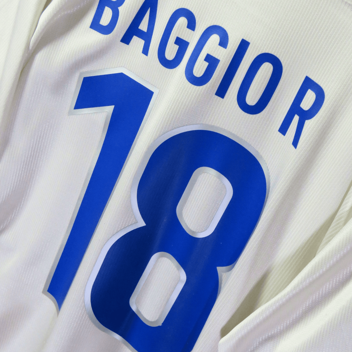 Retro Italy 1997-1998 Away football jersey by Nike, Baggio 18, size M | Nostalgic Football Shirts