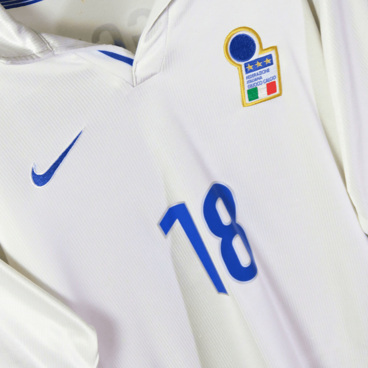 Original Italy 1997-1998 Away football shirt, size M, Baggio 18 | Nostalgic Football Shirts