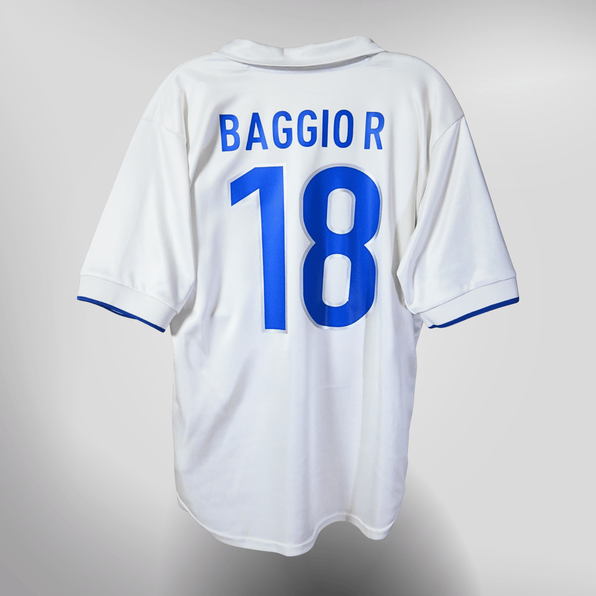 Vintage Italy 1997-1998 Away football shirt with Baggio 18 print, size M | Nostalgic Football Shirts