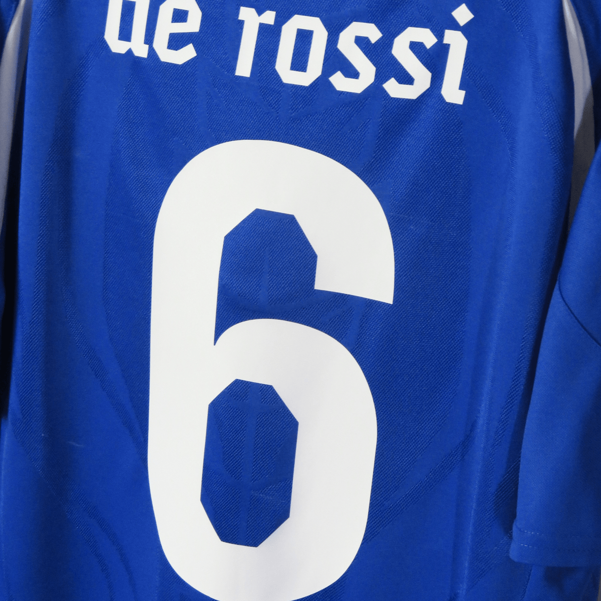 Retro Italy 2010-2011 Home football jersey by Puma, de Rossi 6, size L | Nostalgic Football Shirts