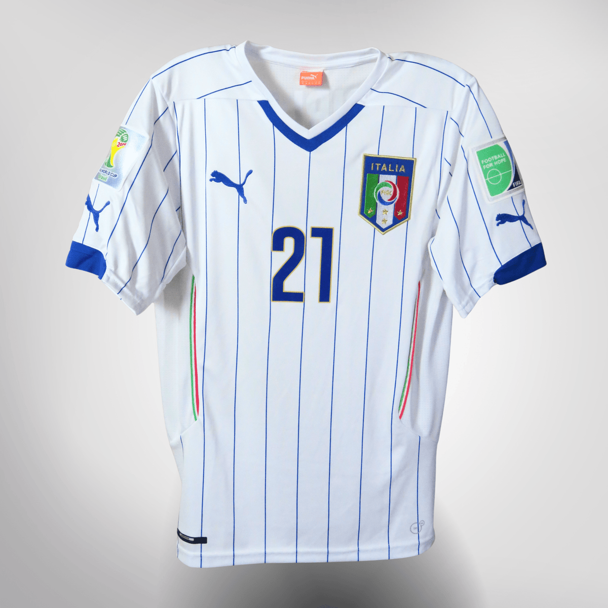 Authentic Puma Italy 2014-2015 Away shirt, Pirlo 21 on the back, size M | Nostalgic Football Shirts