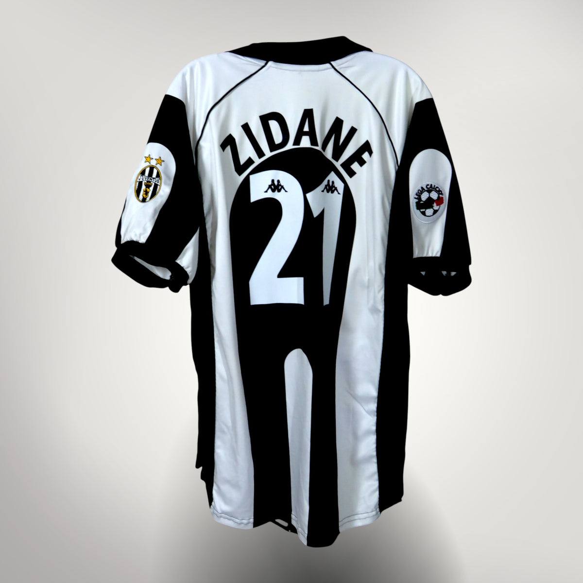 Vintage Juventus 1997-1998 Home football shirt with Zidane 21 print, size XL | Nostalgic Football Shirts