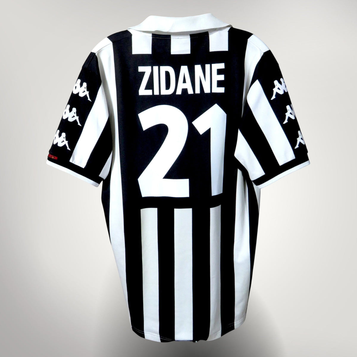 Vintage Juventus 1999-2000 Home football shirt with Zidane 21 print, size XL | Nostalgic Football Shirts